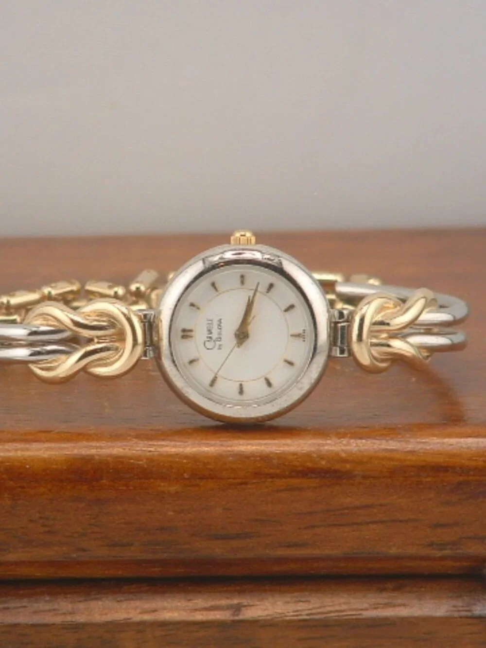 Pre-Owned Women's Caravelle By Bulova Gold Tone Fashion Watch